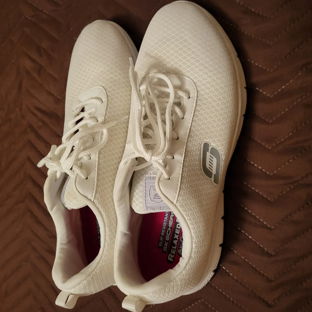 Skechers White Athletic Shoes - Picture 2 of 4